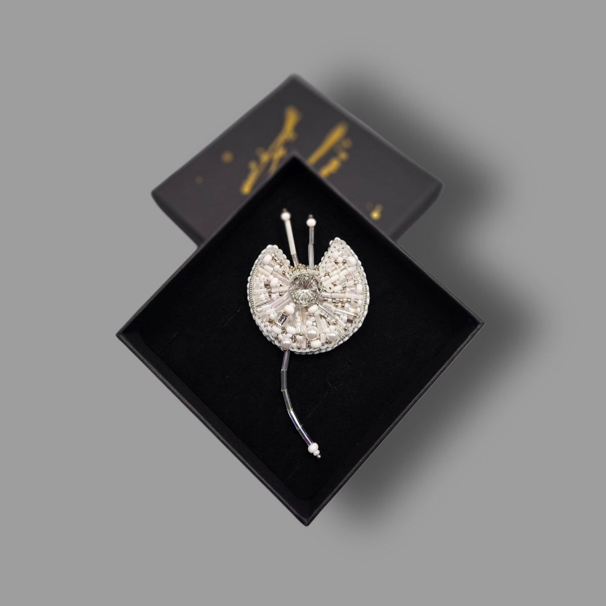 "Dandelion" brooch